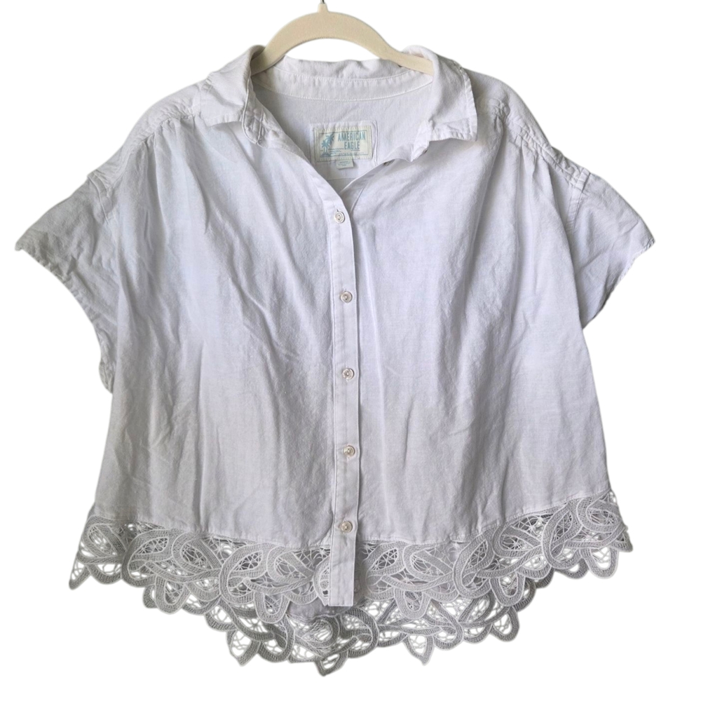 American Eagle Outfitters White Woman's Cropped Button Down Shirt Medium